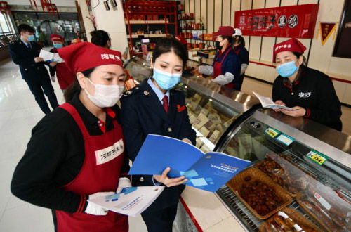 遼寧稅務(wù)創(chuàng)新服務(wù) 線上宣傳與線下服務(wù)融合，美甲服務(wù)點(diǎn)亮稅收宣傳月新模式